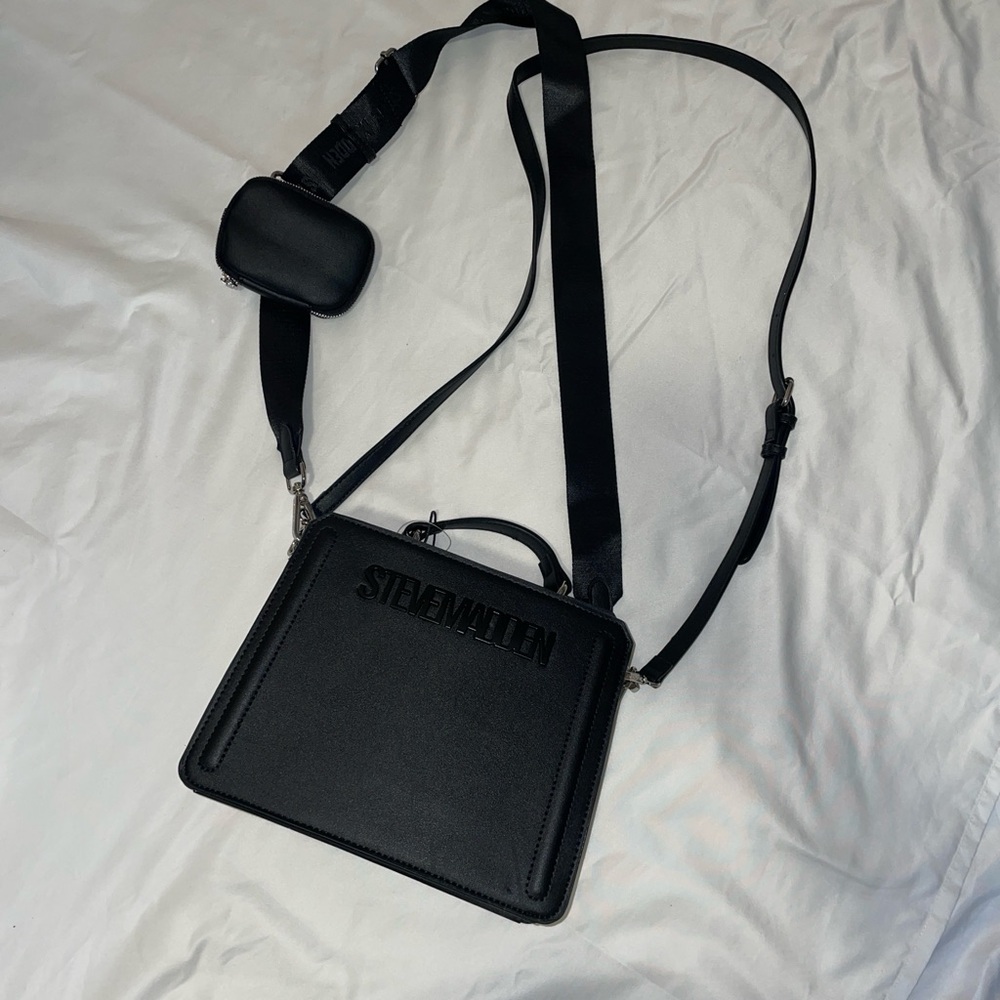 Steve Madden black crossbody!